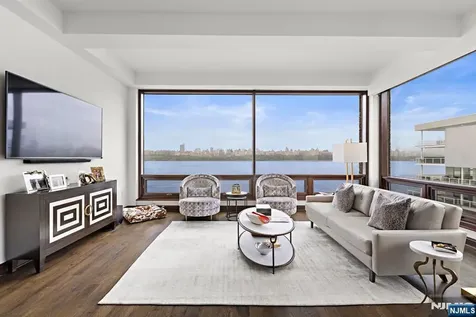 9 Somerset Lane Edgewater NJ 07020