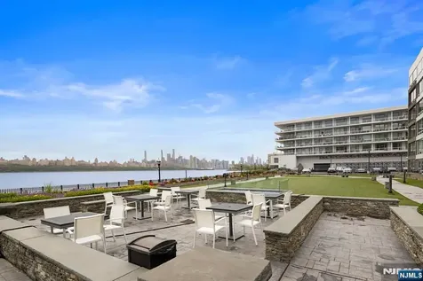 9 Somerset Lane Edgewater NJ 07020