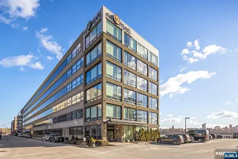 9 Somerset Lane Edgewater NJ 07020