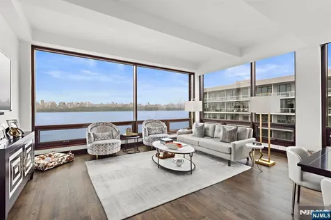 9 Somerset Lane Edgewater NJ 07020