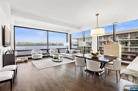 9 Somerset Lane Edgewater NJ 07020