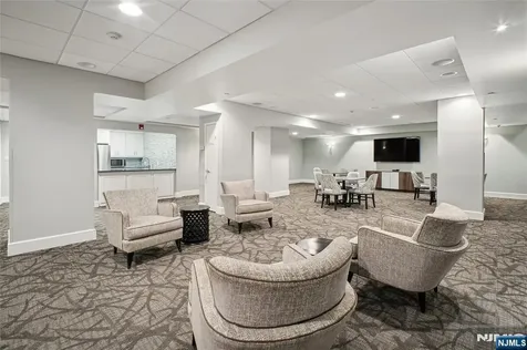 2200 N Central Road Fort Lee NJ 07024