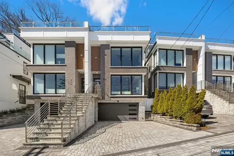 504 Undercliff Avenue Edgewater NJ 07020