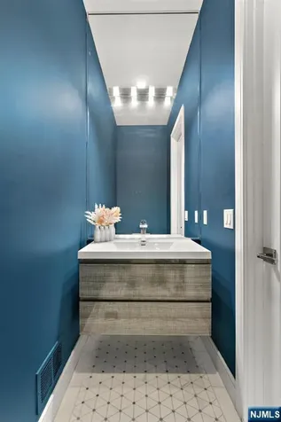 504 Undercliff Avenue Edgewater NJ 07020