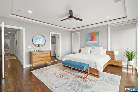 504 Undercliff Avenue Edgewater NJ 07020