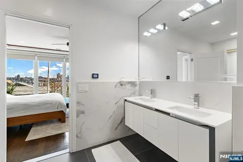 504 Undercliff Avenue Edgewater NJ 07020