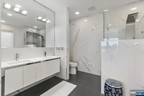 504 Undercliff Avenue Edgewater NJ 07020