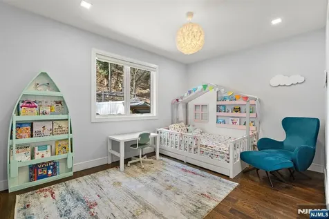 504 Undercliff Avenue Edgewater NJ 07020