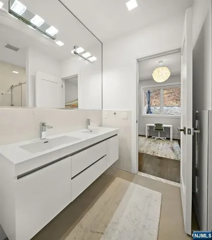 504 Undercliff Avenue Edgewater NJ 07020