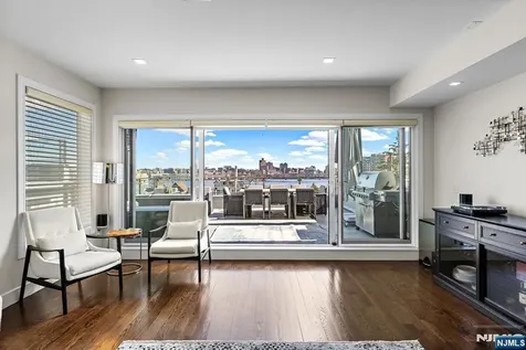 504 Undercliff Avenue Edgewater NJ 07020