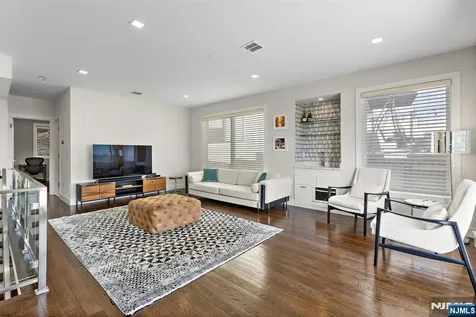 504 Undercliff Avenue Edgewater NJ 07020