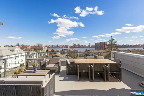 504 Undercliff Avenue Edgewater NJ 07020