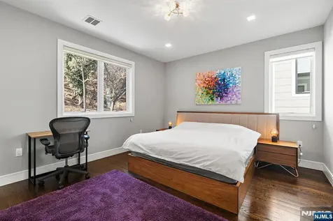 504 Undercliff Avenue Edgewater NJ 07020