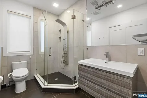 504 Undercliff Avenue Edgewater NJ 07020
