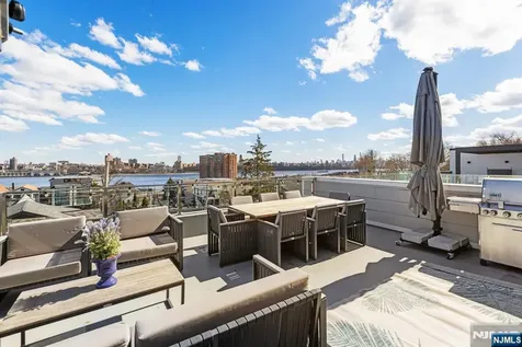 504 Undercliff Avenue Edgewater NJ 07020