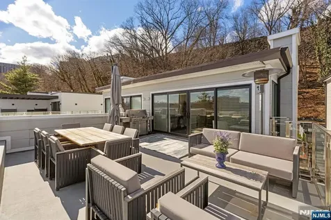 504 Undercliff Avenue Edgewater NJ 07020