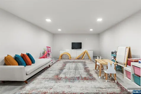 504 Undercliff Avenue Edgewater NJ 07020