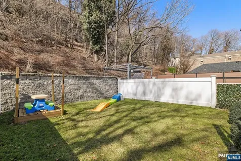 504 Undercliff Avenue Edgewater NJ 07020