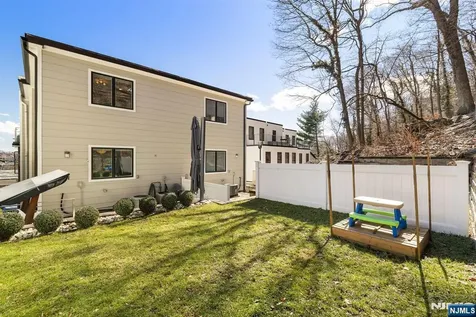 504 Undercliff Avenue Edgewater NJ 07020