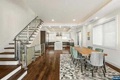 504 Undercliff Avenue Edgewater NJ 07020
