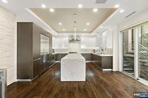 504 Undercliff Avenue Edgewater NJ 07020