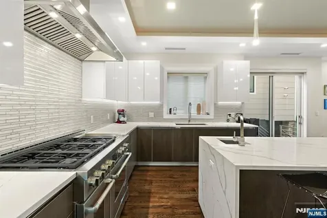 504 Undercliff Avenue Edgewater NJ 07020