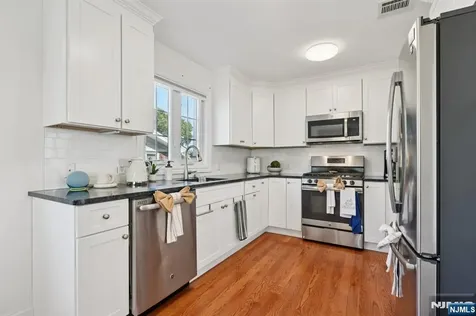38 Centre Street Nutley NJ 07110