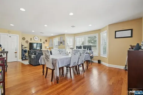 38 Centre Street Nutley NJ 07110