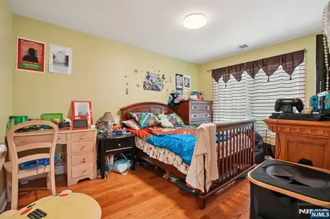 38 Centre Street Nutley NJ 07110
