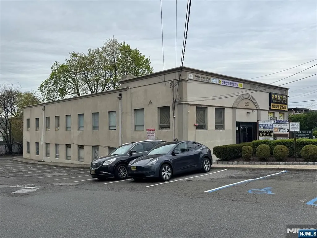 227 Grand Palisades Park NJ 07650