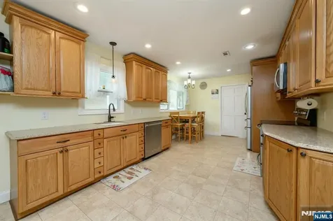 1 Running Hills Drive Newton NJ 07860