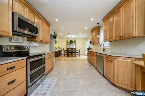 1 Running Hills Drive Newton NJ 07860
