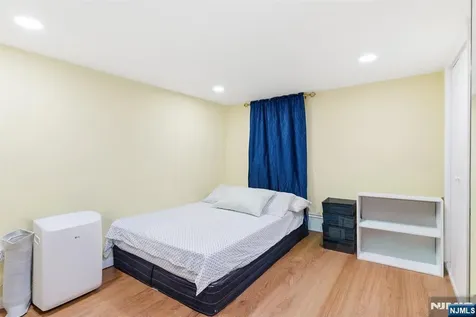 61 Cutler Street Newark NJ 07104