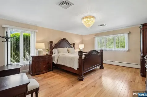 35 Grandview Avenue Upper Saddle River NJ 07458