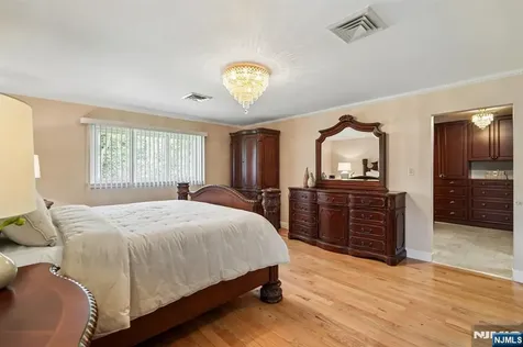 35 Grandview Avenue Upper Saddle River NJ 07458