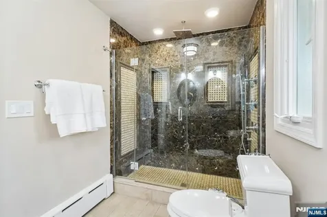 35 Grandview Avenue Upper Saddle River NJ 07458