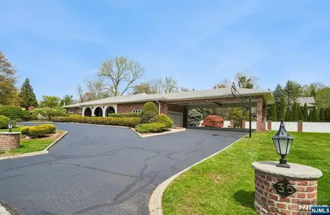 35 Grandview Avenue Upper Saddle River NJ 07458