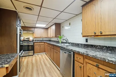 35 Grandview Avenue Upper Saddle River NJ 07458