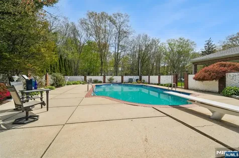 35 Grandview Avenue Upper Saddle River NJ 07458