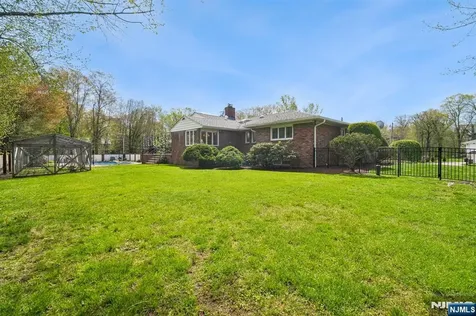 35 Grandview Avenue Upper Saddle River NJ 07458