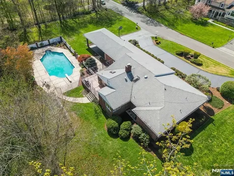 35 Grandview Avenue Upper Saddle River NJ 07458