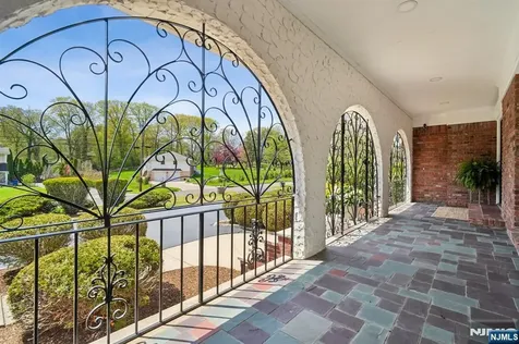 35 Grandview Avenue Upper Saddle River NJ 07458