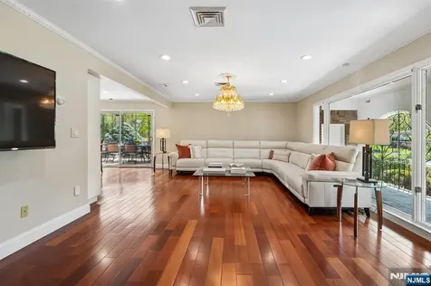 35 Grandview Avenue Upper Saddle River NJ 07458