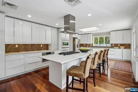35 Grandview Avenue Upper Saddle River NJ 07458