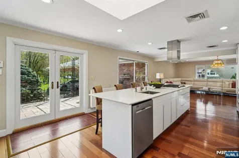35 Grandview Avenue Upper Saddle River NJ 07458