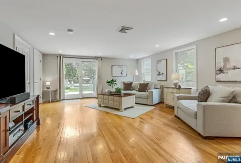76 Carlton Avenue Ho-ho-kus NJ 07423