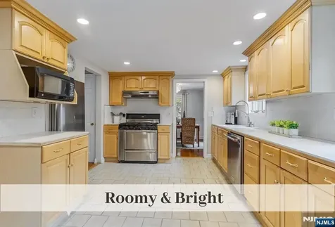 76 Carlton Avenue Ho-ho-kus NJ 07423