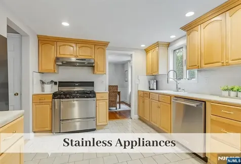 76 Carlton Avenue Ho-ho-kus NJ 07423