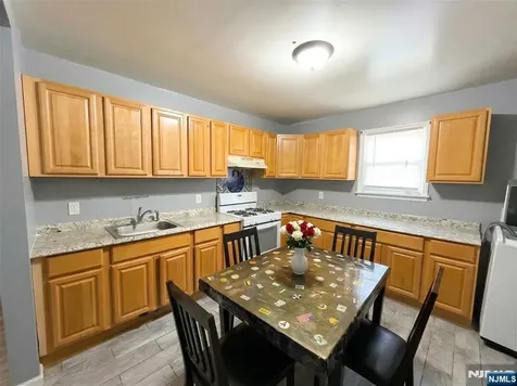 237-239 6th Avenue Newark NJ 07107