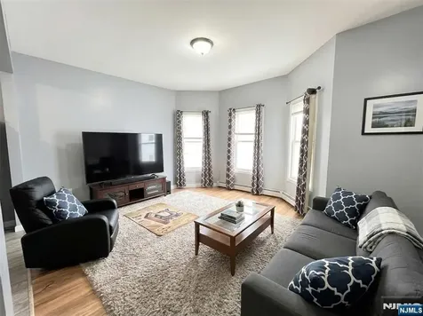 237-239 6th Avenue Newark NJ 07107